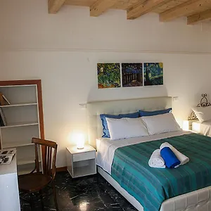 https://palazzo-nicastro-gh-blue-house-apartment.sicilyhotelsitaly.net